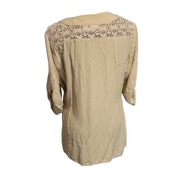 Cato V neck Lace top. Tan 100% Rayon Material, Floral Lace Size M - Picture 4 of 6